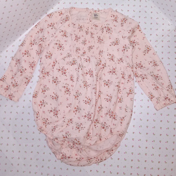 OSHKOSh B'GOSH: Baby Girl's PINK FLORAL Bodysuit / Onesie / Romper - Picture 3 of 3